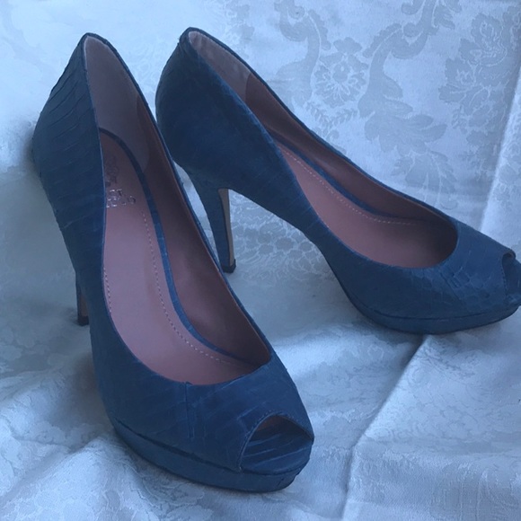 New Vince Camuto textured Leather pumps 8M - Picture 8 of 8